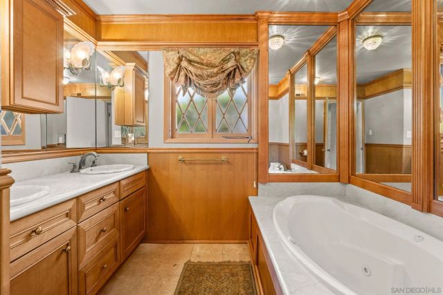 6401 La Jolla Scenic Dr S, La Jolla, CA 92037