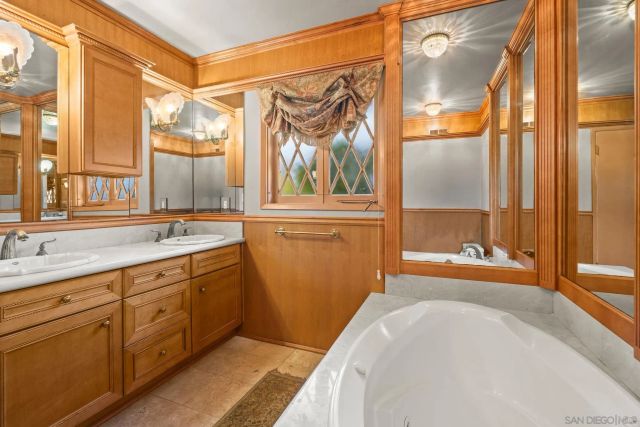 6401 La Jolla Scenic Dr S, La Jolla, CA 92037