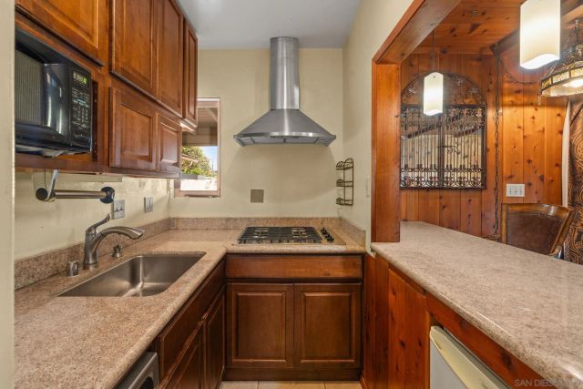 6401 La Jolla Scenic Dr S, La Jolla, CA 92037