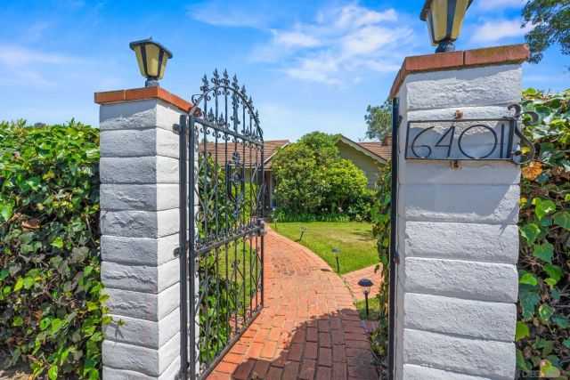 6401 La Jolla Scenic Dr S, La Jolla, CA 92037
