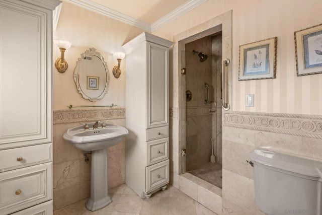 6401 La Jolla Scenic Dr S, La Jolla, CA 92037