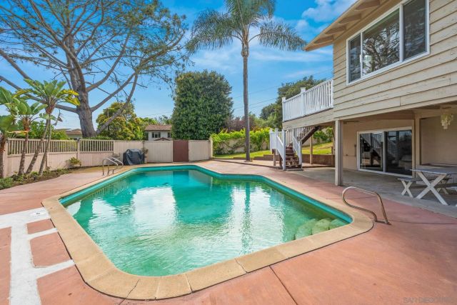 6401 La Jolla Scenic Dr S, La Jolla, CA 92037