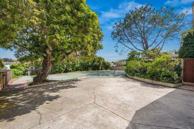 6401 La Jolla Scenic Dr S, La Jolla, CA 92037