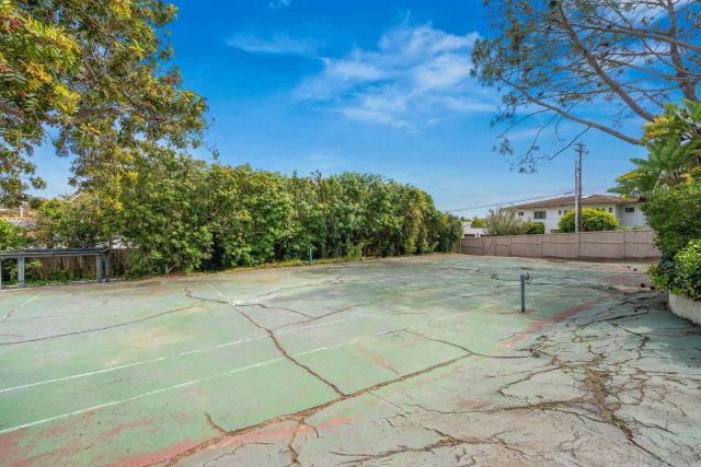 6401 La Jolla Scenic Dr S, La Jolla, CA 92037