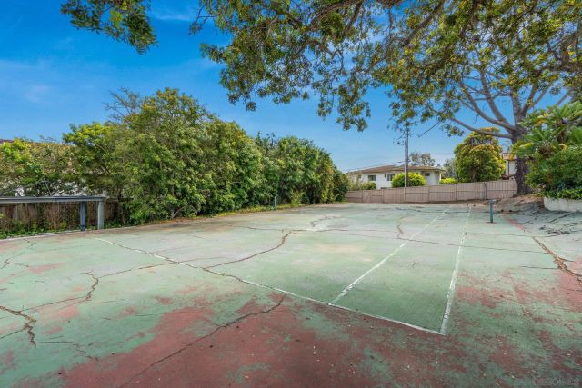 6401 La Jolla Scenic Dr S, La Jolla, CA 92037