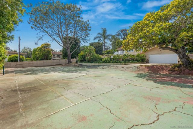 6401 La Jolla Scenic Dr S, La Jolla, CA 92037