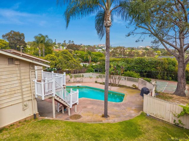 6401 La Jolla Scenic Dr S, La Jolla, CA 92037