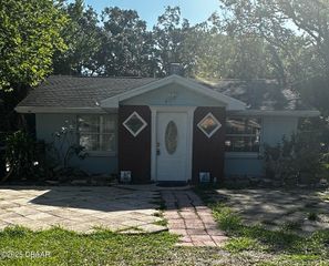 615 Center Avenue, Holly Hill, FL 32117
