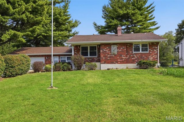 8 Monticello Place, Fairview Heights, IL 62208