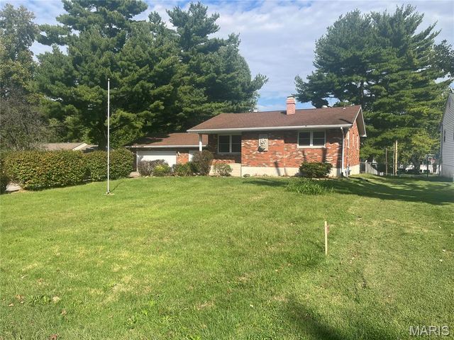 8 Monticello Place, Fairview Heights, IL 62208