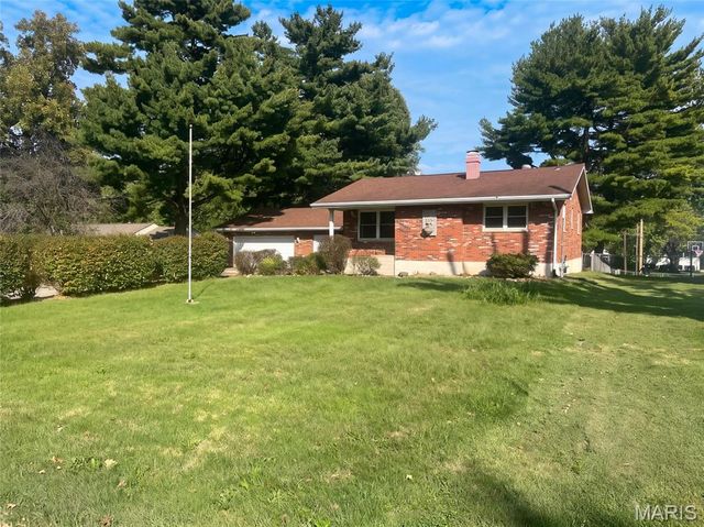 8 Monticello Place, Fairview Heights, IL 62208