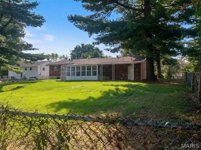 8 Monticello Place, Fairview Heights, IL 62208
