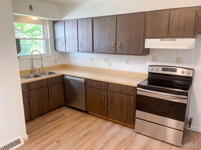 8 Monticello Place, Fairview Heights, IL 62208