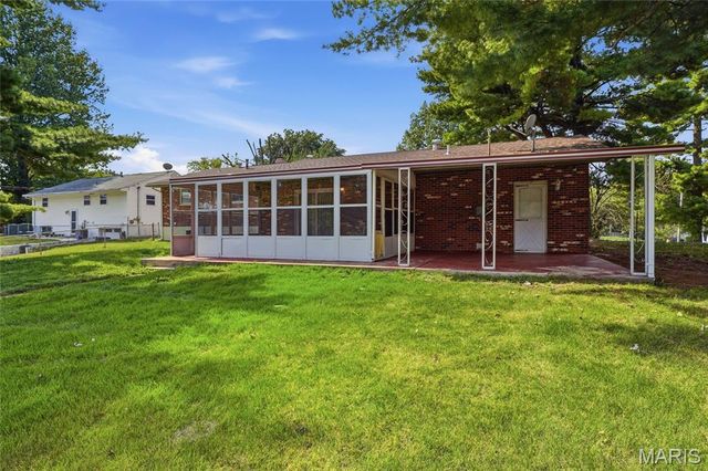 8 Monticello Place, Fairview Heights, IL 62208