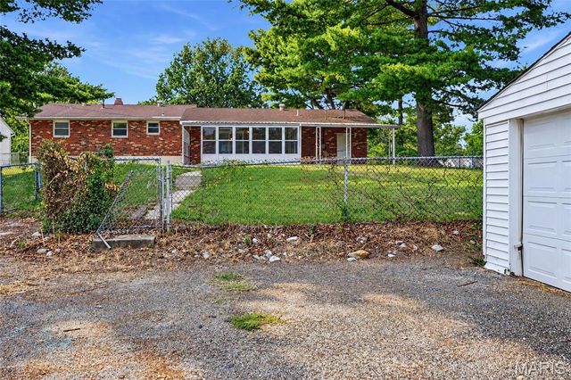 8 Monticello Place, Fairview Heights, IL 62208