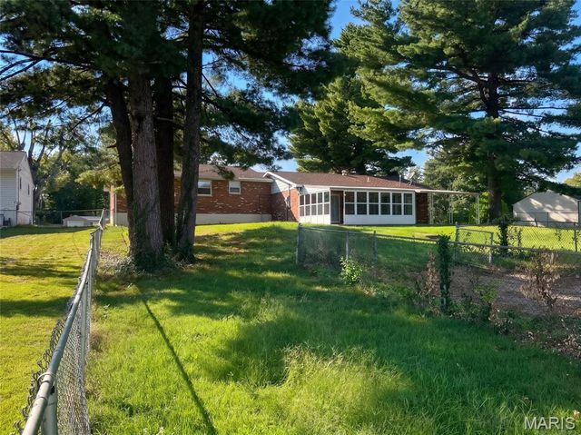 8 Monticello Place, Fairview Heights, IL 62208