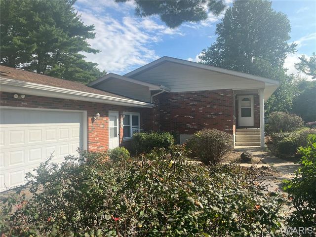 8 Monticello Place, Fairview Heights, IL 62208