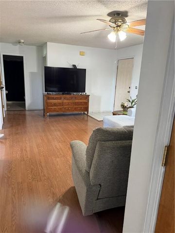 905 Paradise Lane, Smithville, MO 64089