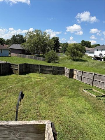 905 Paradise Lane, Smithville, MO 64089