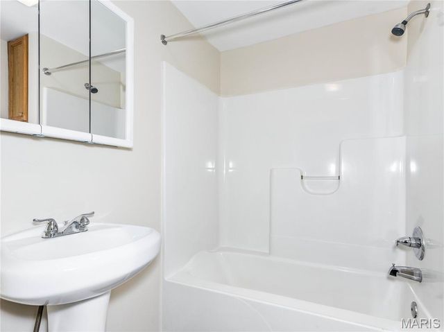 147 W Wickliffe Avenue, Collinsville, IL 62234