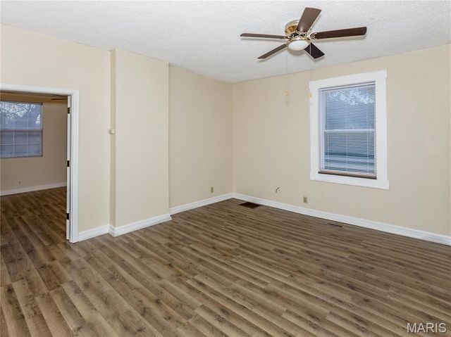 147 W Wickliffe Avenue, Collinsville, IL 62234