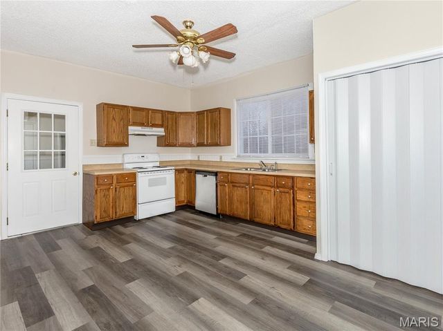 147 W Wickliffe Avenue, Collinsville, IL 62234