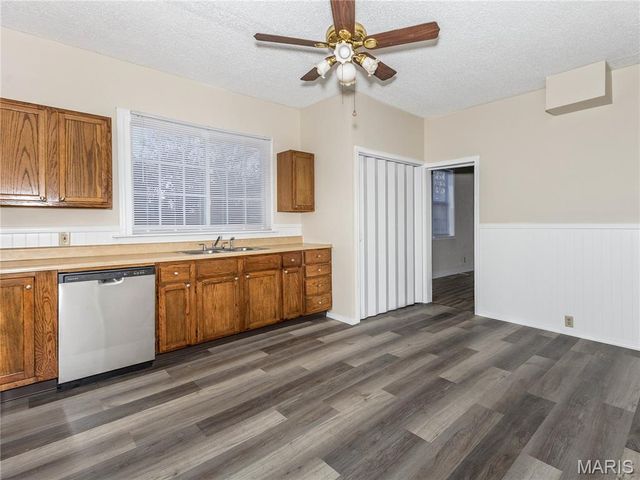 147 W Wickliffe Avenue, Collinsville, IL 62234