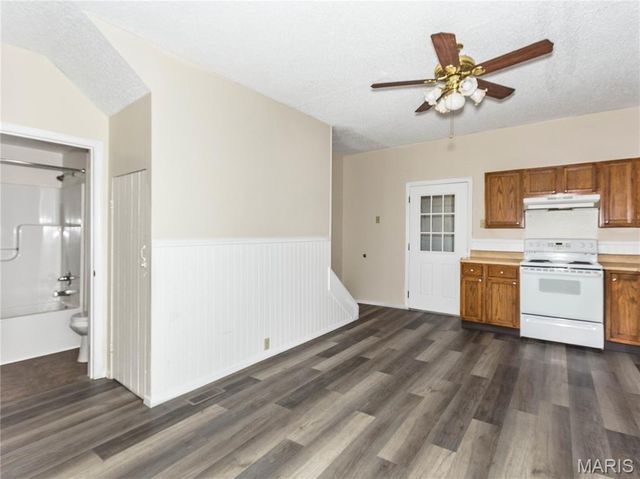 147 W Wickliffe Avenue, Collinsville, IL 62234