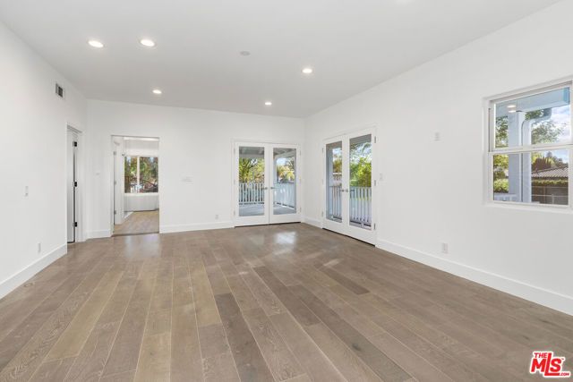 22904 Calvert Street, Los Angeles, CA 91367