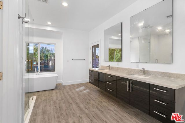 22904 Calvert Street, Los Angeles, CA 91367