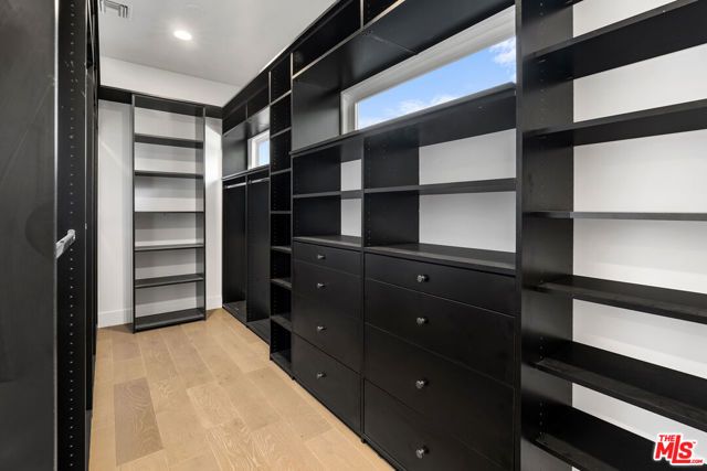 22904 Calvert Street, Los Angeles, CA 91367