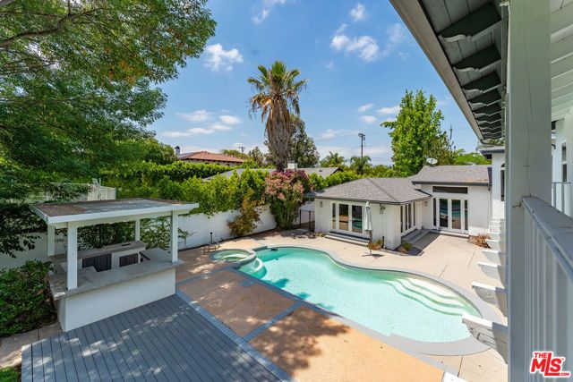22904 Calvert Street, Los Angeles, CA 91367