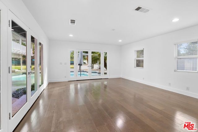 22904 Calvert Street, Los Angeles, CA 91367