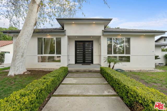 22904 Calvert Street, Los Angeles, CA 91367