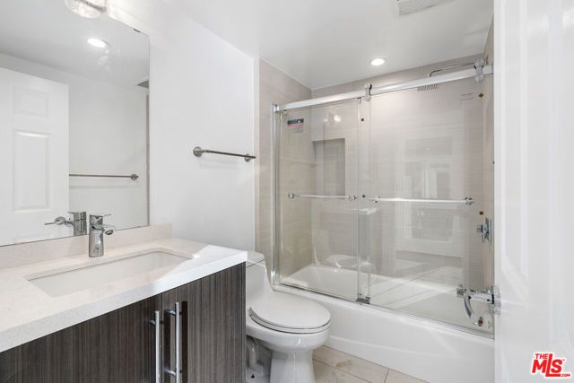 22904 Calvert Street, Los Angeles, CA 91367