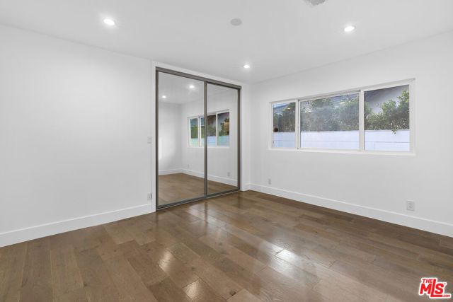 22904 Calvert Street, Los Angeles, CA 91367