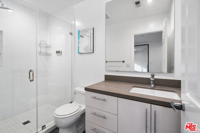 22904 Calvert Street, Los Angeles, CA 91367
