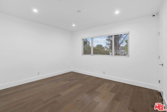 22904 Calvert Street, Los Angeles, CA 91367