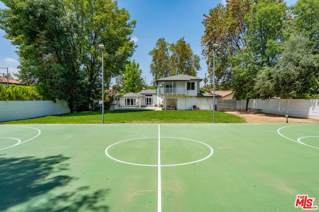 22904 Calvert Street, Los Angeles, CA 91367