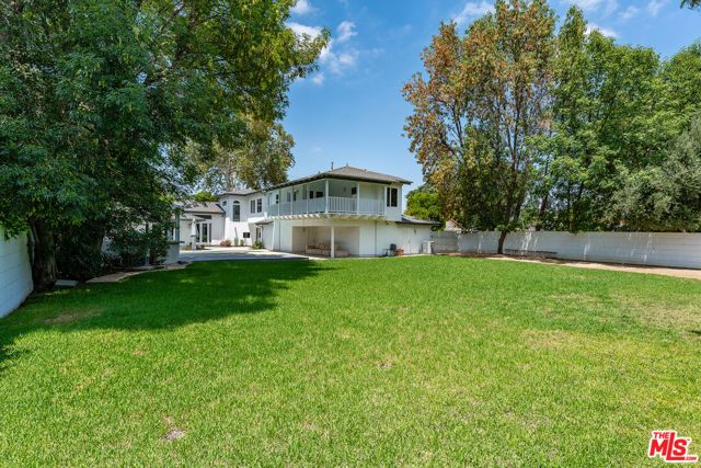 22904 Calvert Street, Los Angeles, CA 91367