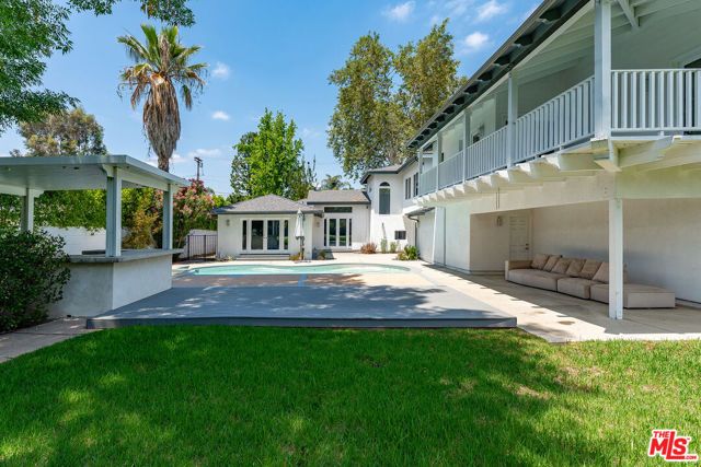 22904 Calvert Street, Los Angeles, CA 91367