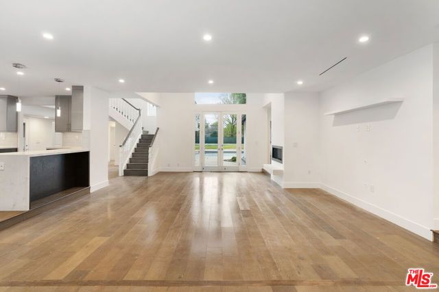 22904 Calvert Street, Los Angeles, CA 91367