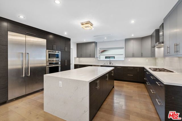 22904 Calvert Street, Los Angeles, CA 91367