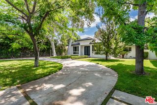 22904 Calvert Street, Los Angeles, CA 91367