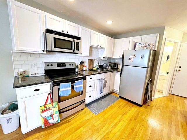 160 Cottage St 302, Boston, MA 02128