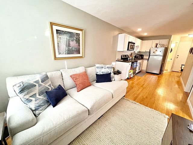 160 Cottage St 302, Boston, MA 02128