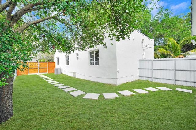 570 NW 48th St B, Miami, FL 33127