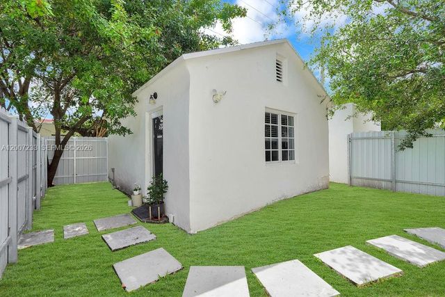 570 NW 48th St B, Miami, FL 33127