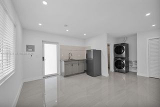 570 NW 48th St, Miami, FL 33127