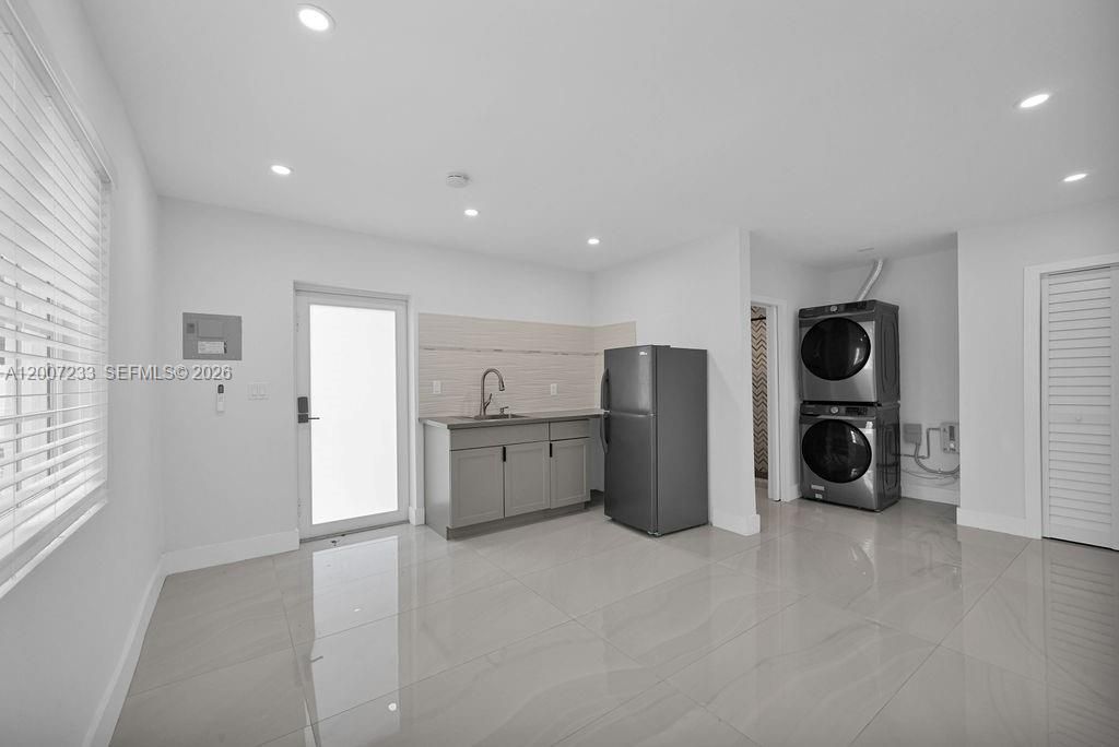 570 NW 48th St B, Miami, FL 33127